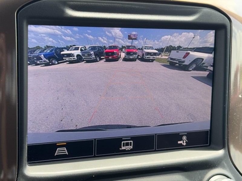 Chevrolet Silverado 1500 LTD Vehicle Full-screen Gallery Image 23