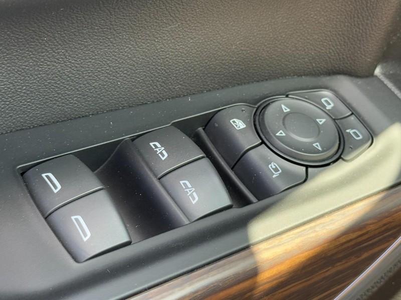 Chevrolet Silverado 1500 LTD Vehicle Full-screen Gallery Image 24