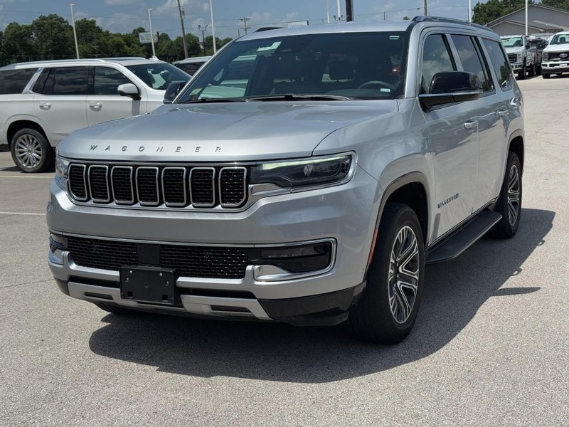 Jeep Wagoneer Vehicle Full-screen Gallery Image 8