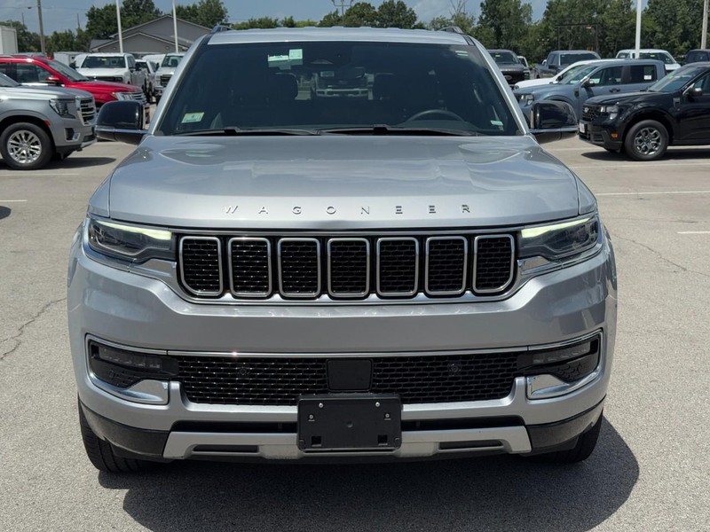 Jeep Wagoneer Vehicle Full-screen Gallery Image 9