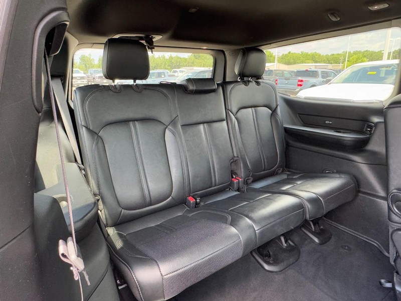 Jeep Wagoneer Vehicle Full-screen Gallery Image 11
