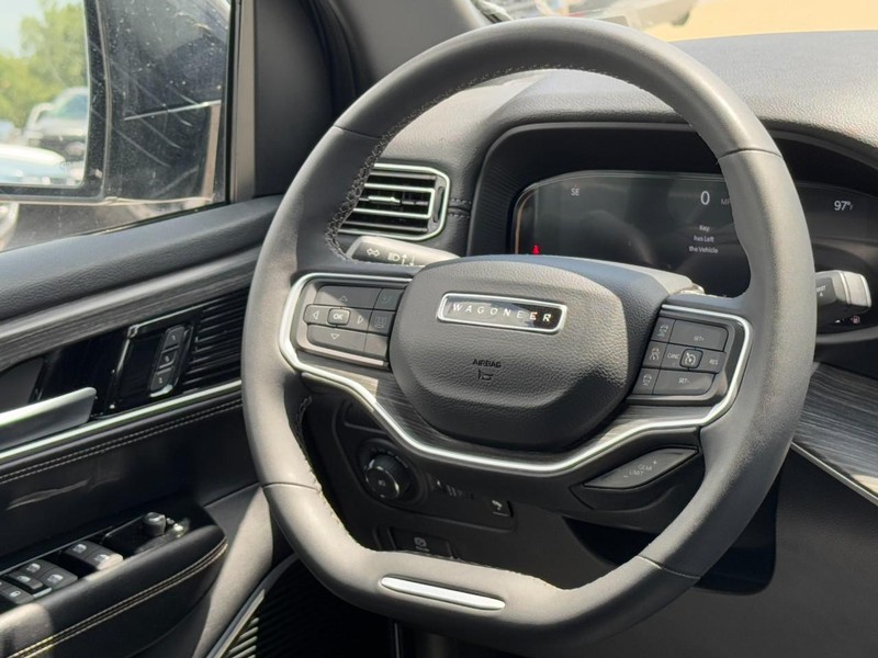 Jeep Wagoneer Vehicle Full-screen Gallery Image 13