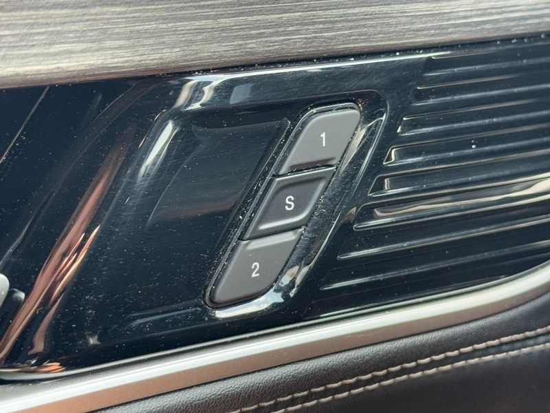 Jeep Wagoneer Vehicle Full-screen Gallery Image 17