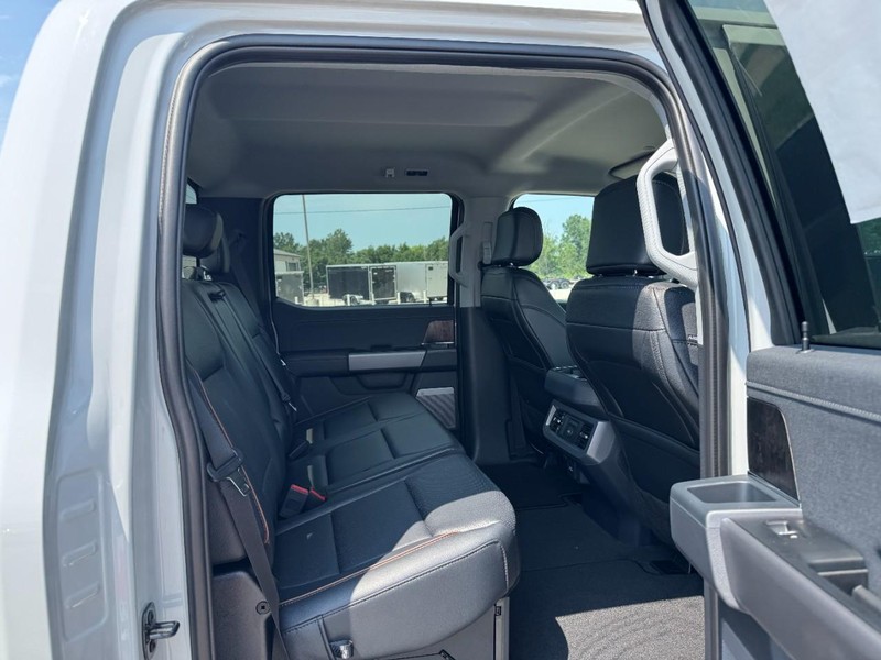 Ford Super Duty F-250 SRW Vehicle Full-screen Gallery Image 5