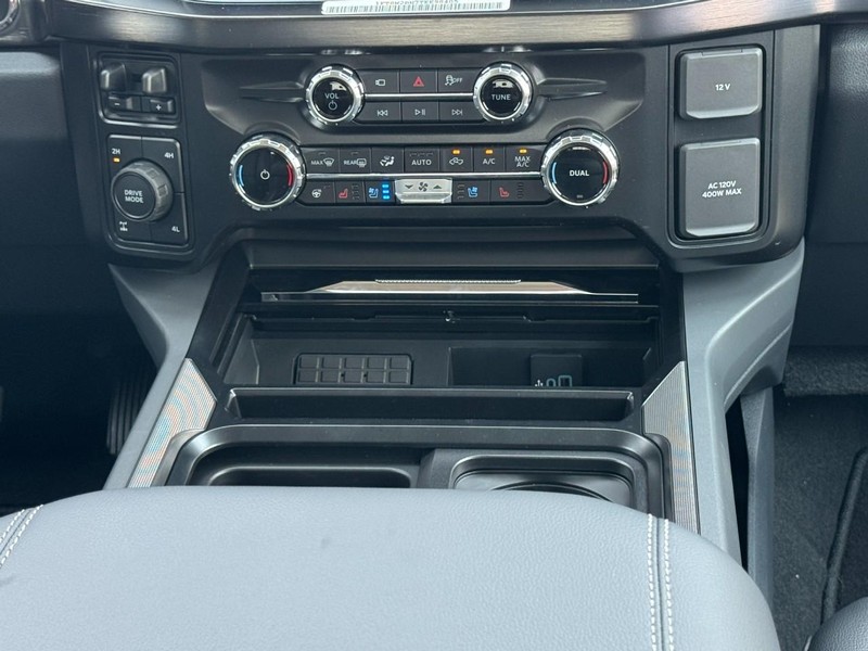 Ford Super Duty F-250 SRW Vehicle Full-screen Gallery Image 9