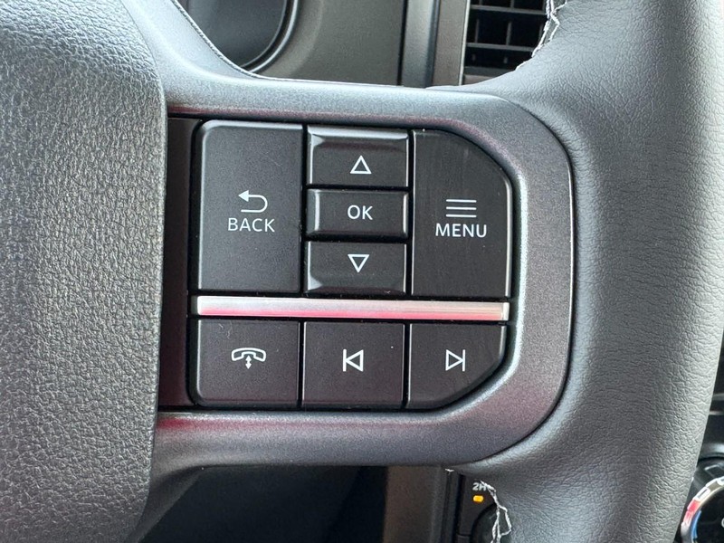 Ford Super Duty F-250 SRW Vehicle Full-screen Gallery Image 12