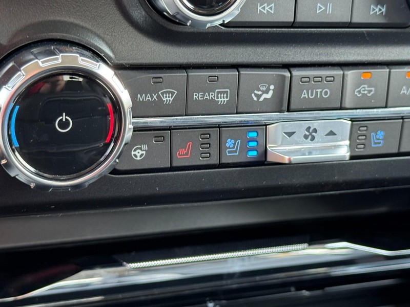 Ford Super Duty F-250 SRW Vehicle Full-screen Gallery Image 13