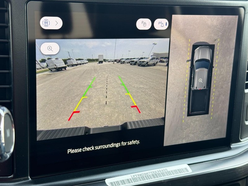 Ford Super Duty F-250 SRW Vehicle Full-screen Gallery Image 16