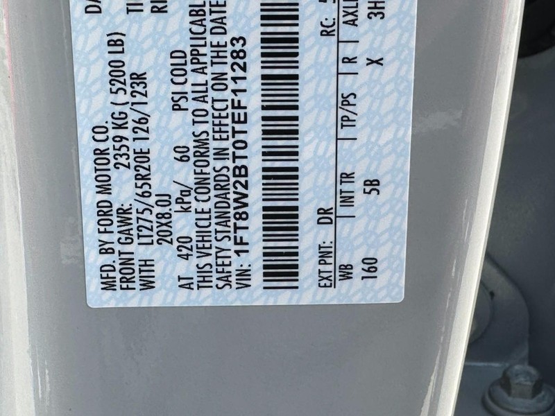 Ford Super Duty F-250 SRW Vehicle Full-screen Gallery Image 18