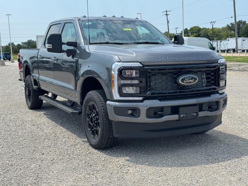 Ford Super Duty F-250 SRW Vehicle Image 02