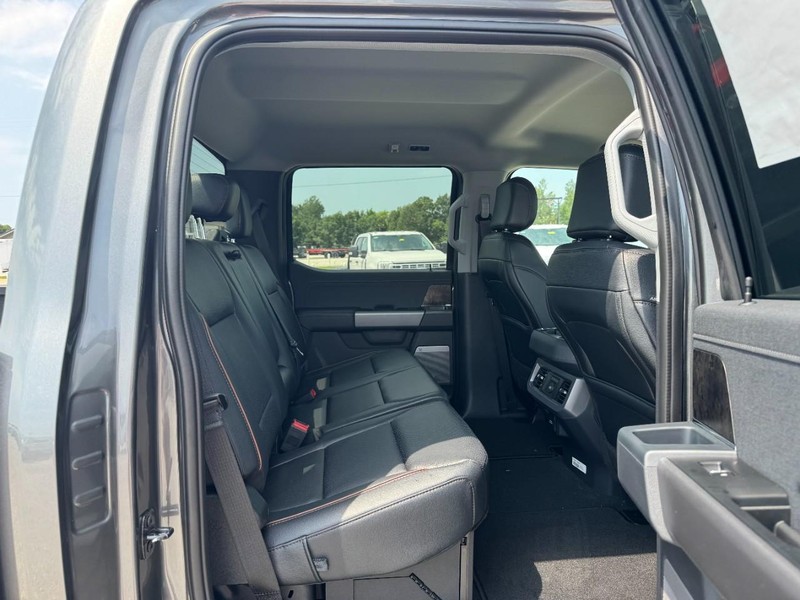 Ford Super Duty F-250 SRW Vehicle Image 05