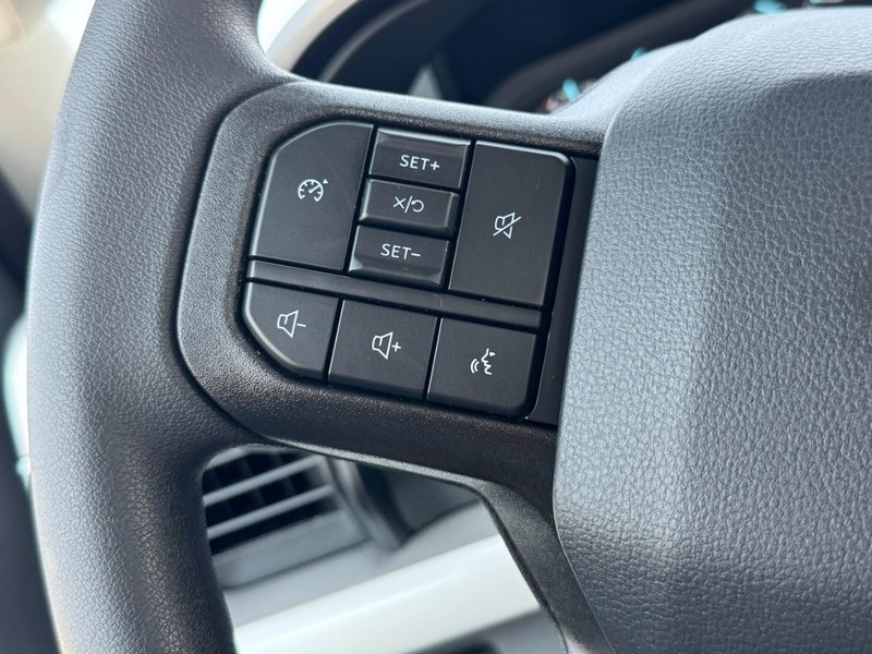 Ford Super Duty F-350 DRW Vehicle Image 10
