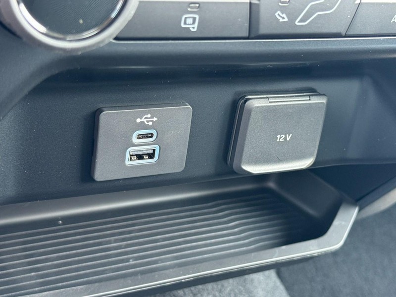 Ford Super Duty F-350 DRW Vehicle Image 12
