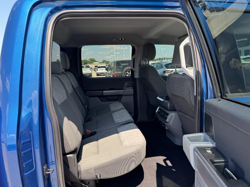 Ford F-150 Vehicle Full-screen Gallery Image 10