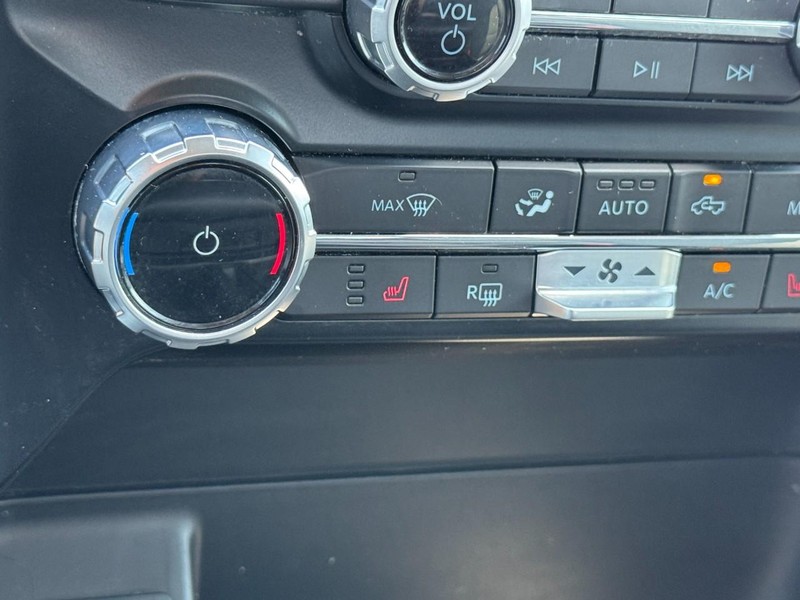 Ford F-150 Vehicle Full-screen Gallery Image 19
