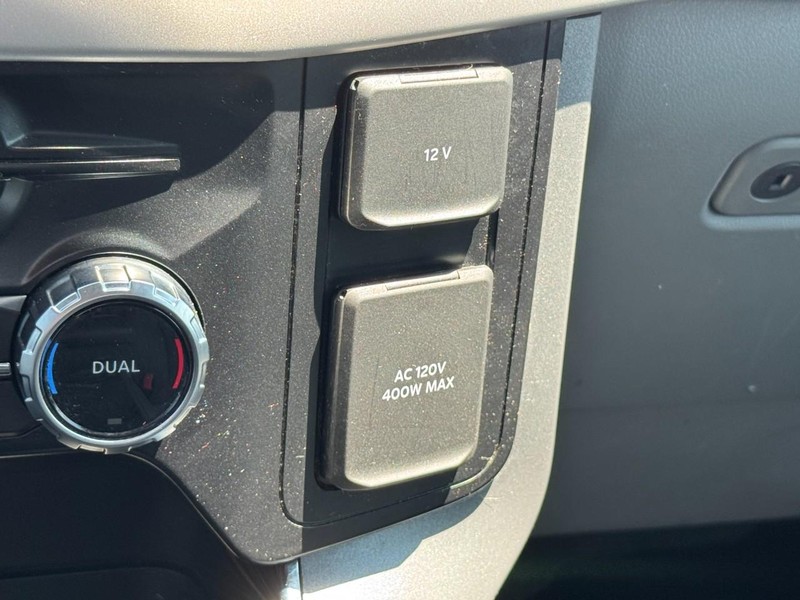 Ford F-150 Vehicle Full-screen Gallery Image 20
