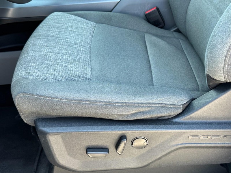 Ford F-150 Vehicle Full-screen Gallery Image 24