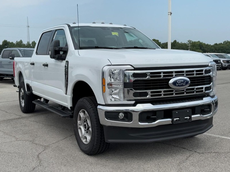 Ford Super Duty F-250 SRW Vehicle Image 02