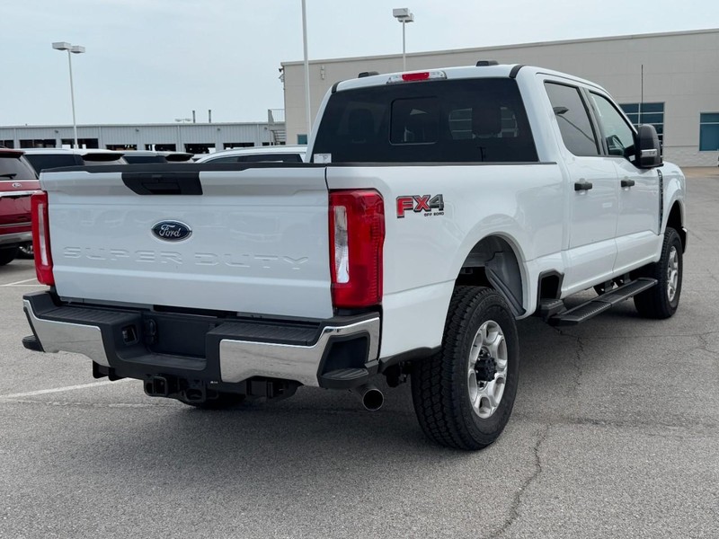 Ford Super Duty F-250 SRW Vehicle Image 03
