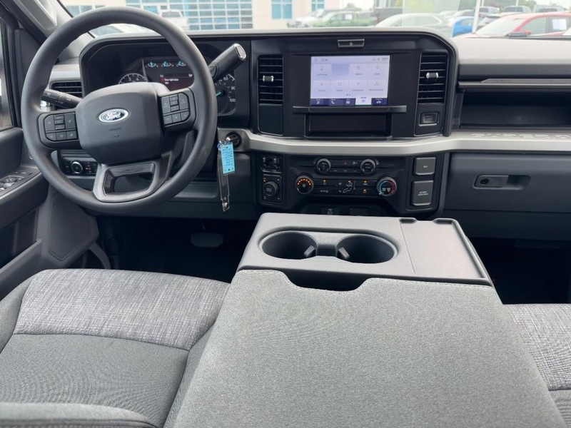 Ford Super Duty F-250 SRW Vehicle Image 06