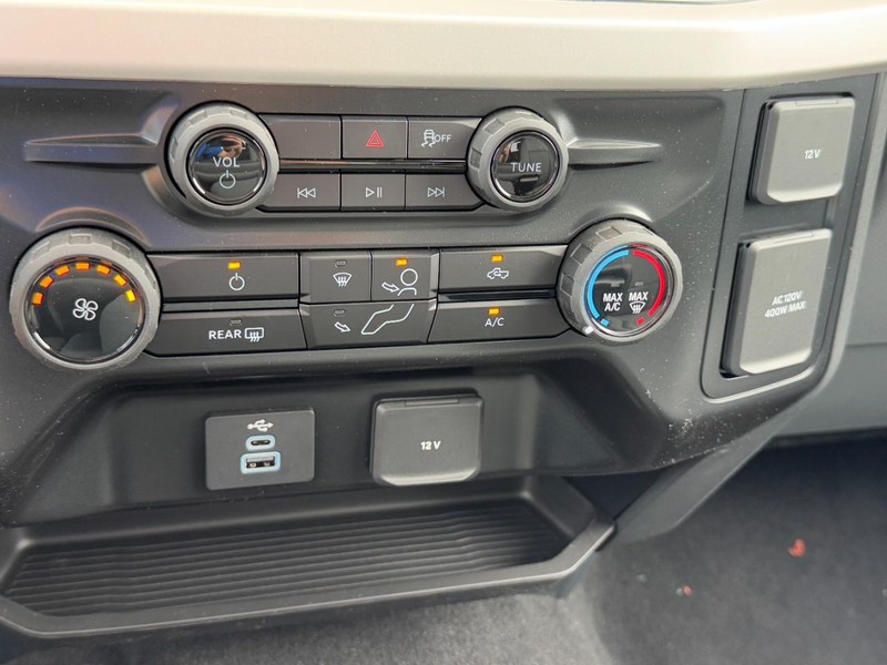 Ford Super Duty F-250 SRW Vehicle Image 12