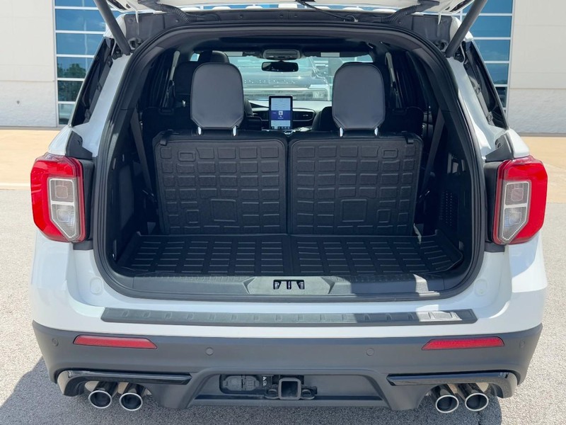 Ford Explorer Vehicle Image 05