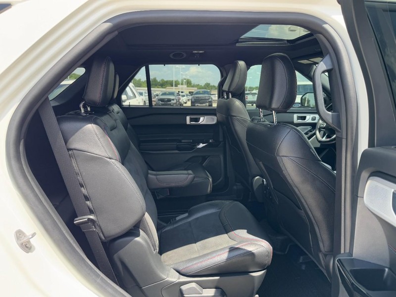 Ford Explorer Vehicle Image 10