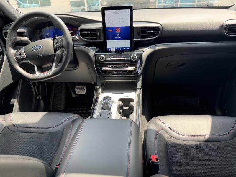 Ford Explorer Vehicle Image 12