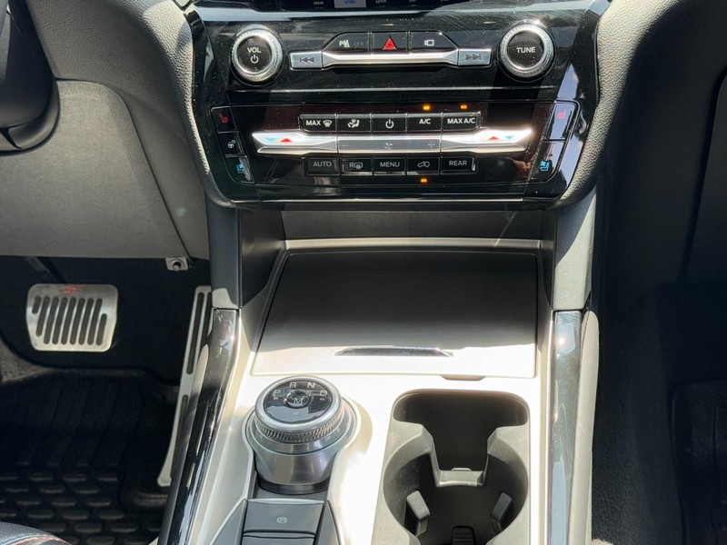 Ford Explorer Vehicle Image 15