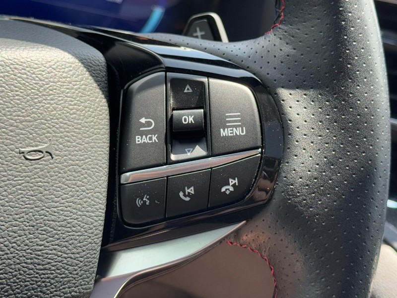 Ford Explorer Vehicle Image 19