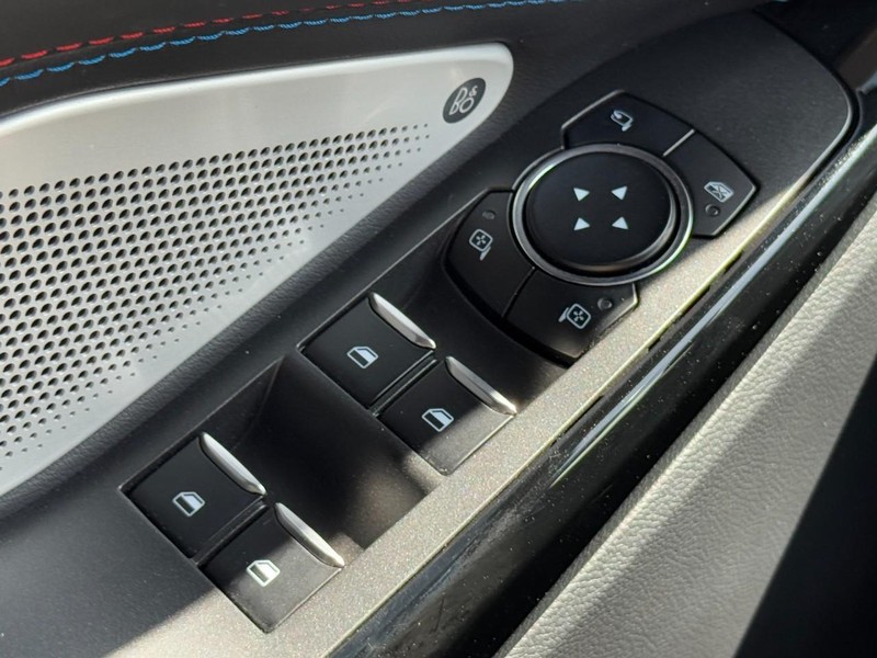Ford Explorer Vehicle Image 25