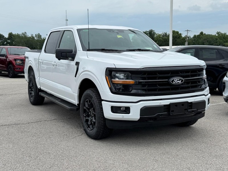 Ford F-150 Vehicle Full-screen Gallery Image 2