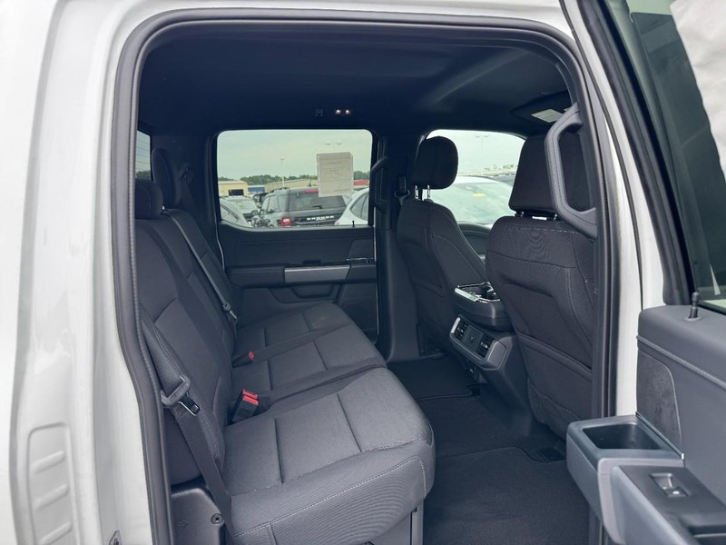 Ford F-150 Vehicle Full-screen Gallery Image 5
