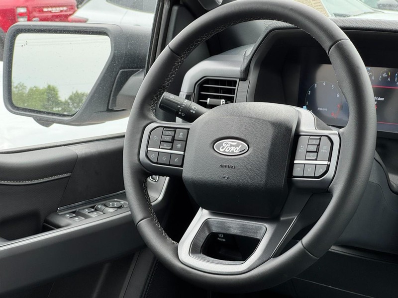 Ford F-150 Vehicle Full-screen Gallery Image 7
