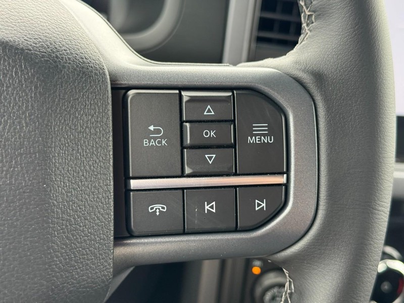 Ford F-150 Vehicle Full-screen Gallery Image 11