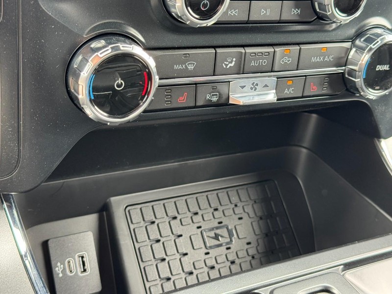 Ford F-150 Vehicle Full-screen Gallery Image 12