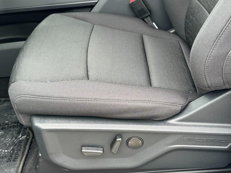 Ford F-150 Vehicle Full-screen Gallery Image 15