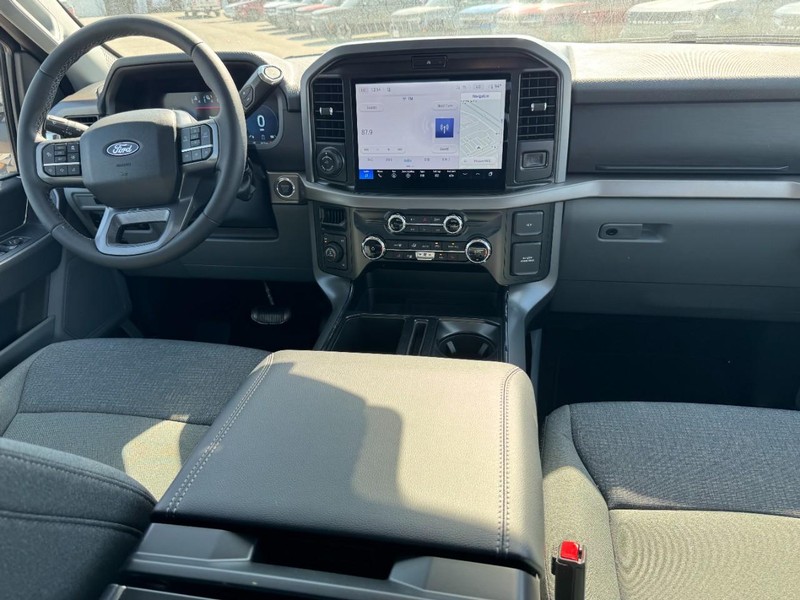 Ford F-150 Vehicle Full-screen Gallery Image 6