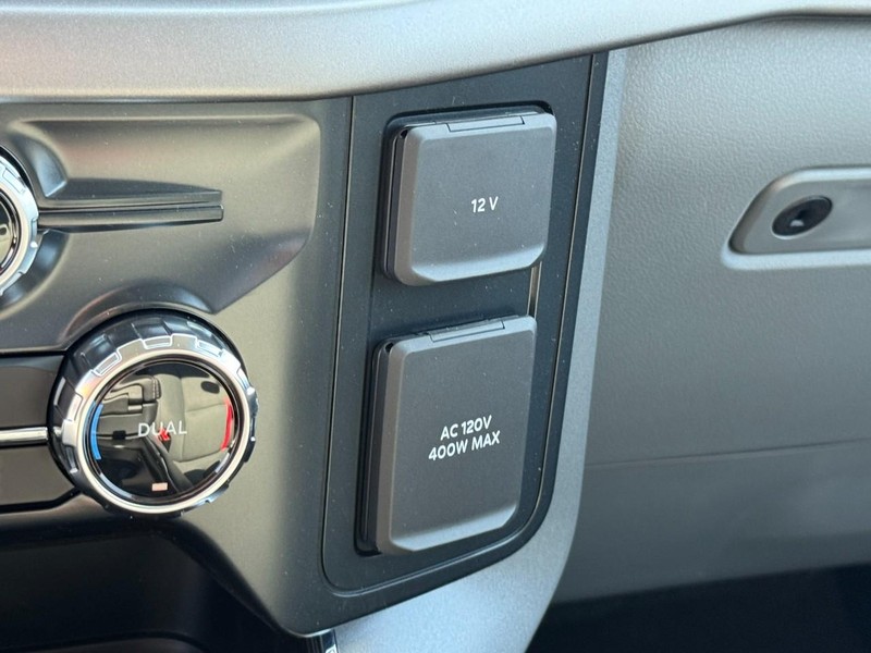 Ford F-150 Vehicle Full-screen Gallery Image 13
