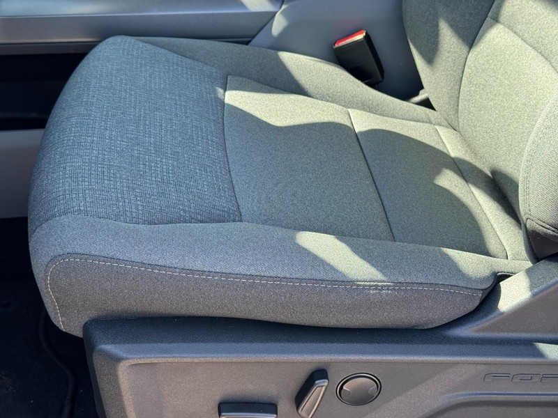 Ford F-150 Vehicle Full-screen Gallery Image 16