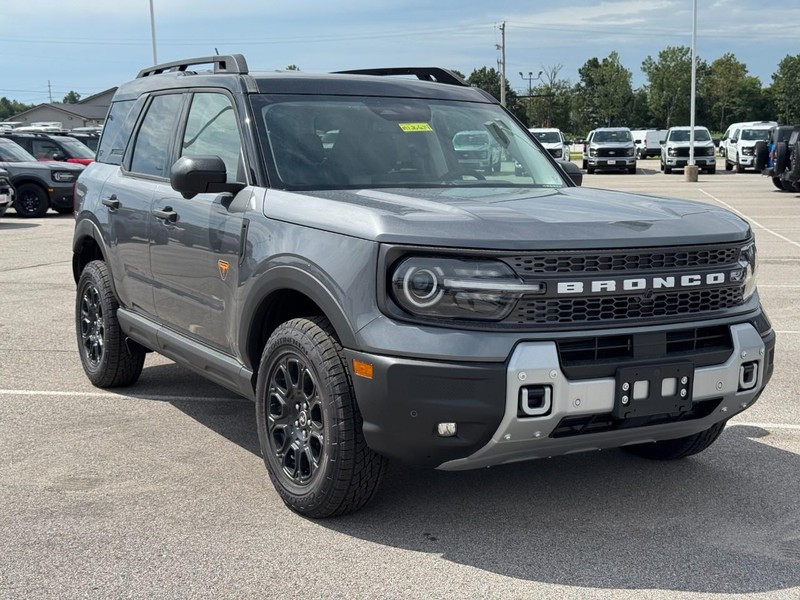Ford Bronco Sport Vehicle Full-screen Gallery Image 2