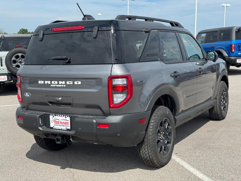 Ford Bronco Sport Vehicle Full-screen Gallery Image 3