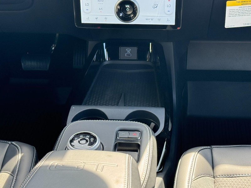 Ford Mustang Mach-E Vehicle Full-screen Gallery Image 9