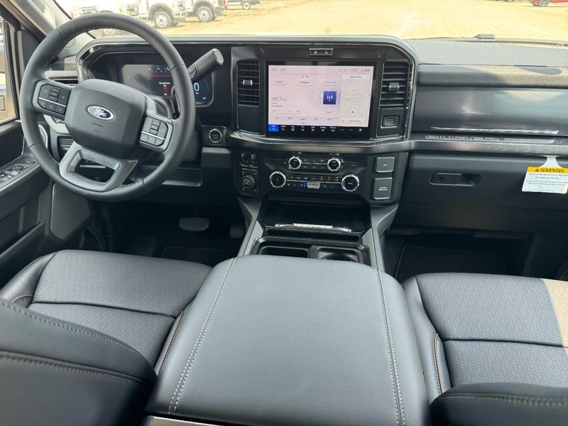 Ford Super Duty F-250 SRW Vehicle Image 06