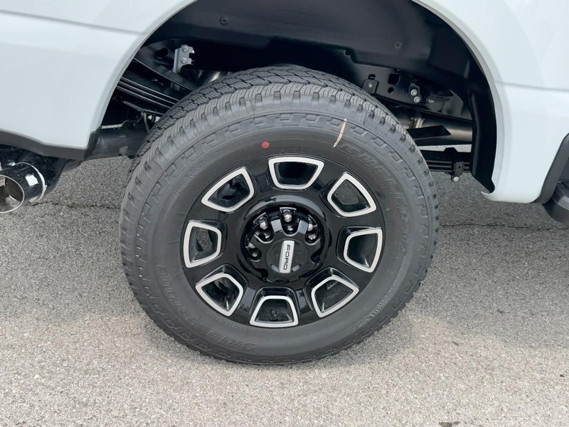 Ford Super Duty F-250 SRW Vehicle Image 04