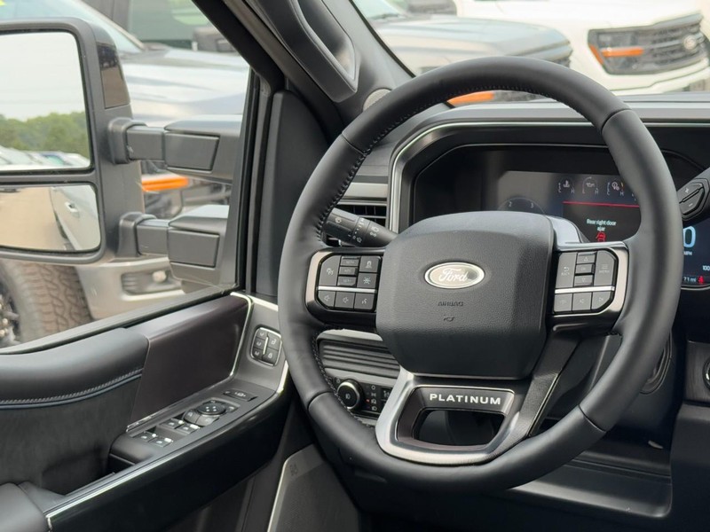 Ford Super Duty F-250 SRW Vehicle Image 07