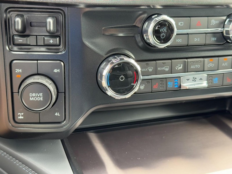 Ford Super Duty F-250 SRW Vehicle Image 13