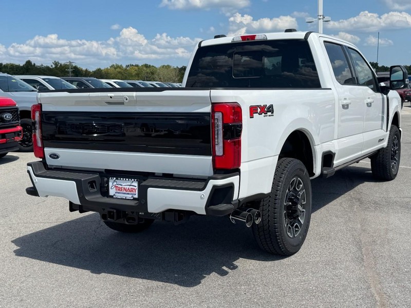 Ford Super Duty F-250 SRW Vehicle Full-screen Gallery Image 3