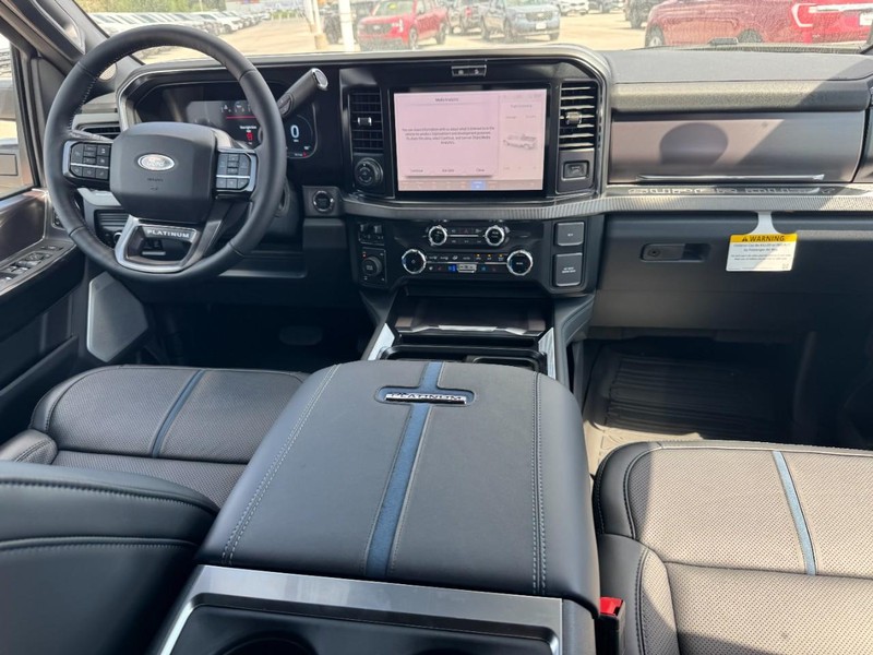 Ford Super Duty F-250 SRW Vehicle Full-screen Gallery Image 6