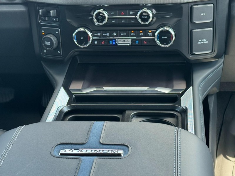 Ford Super Duty F-250 SRW Vehicle Full-screen Gallery Image 9